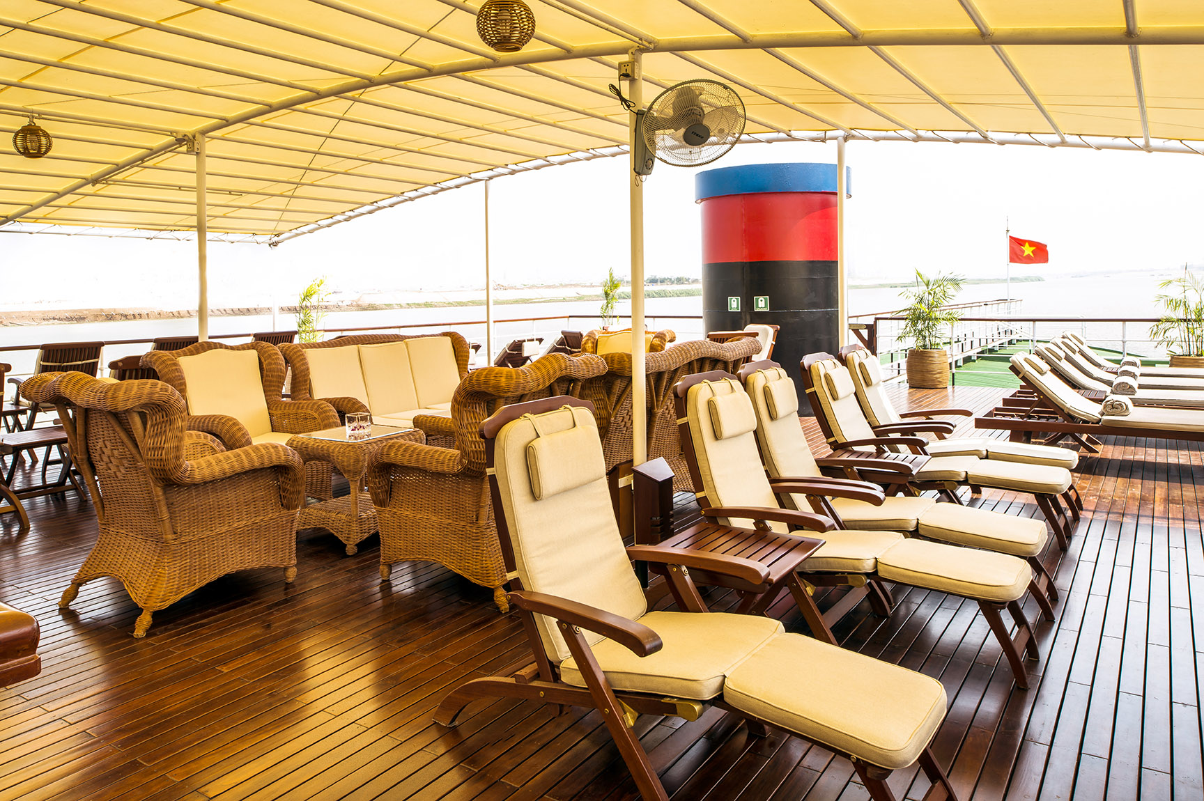 Pandaw RV Bassac Lounge.jpg